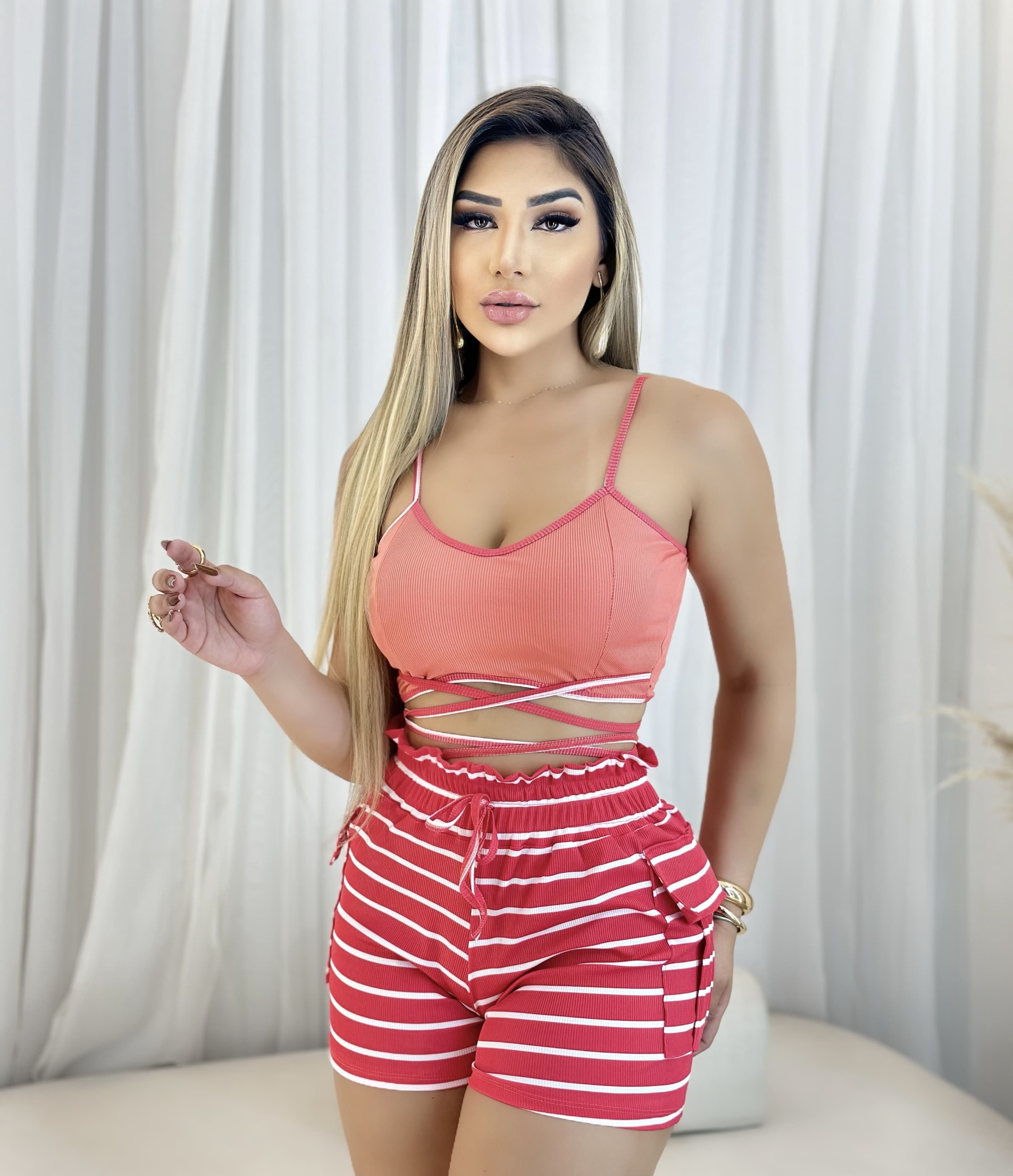Conjunto Feminino Top com Alça e Short Ajustável Listrado