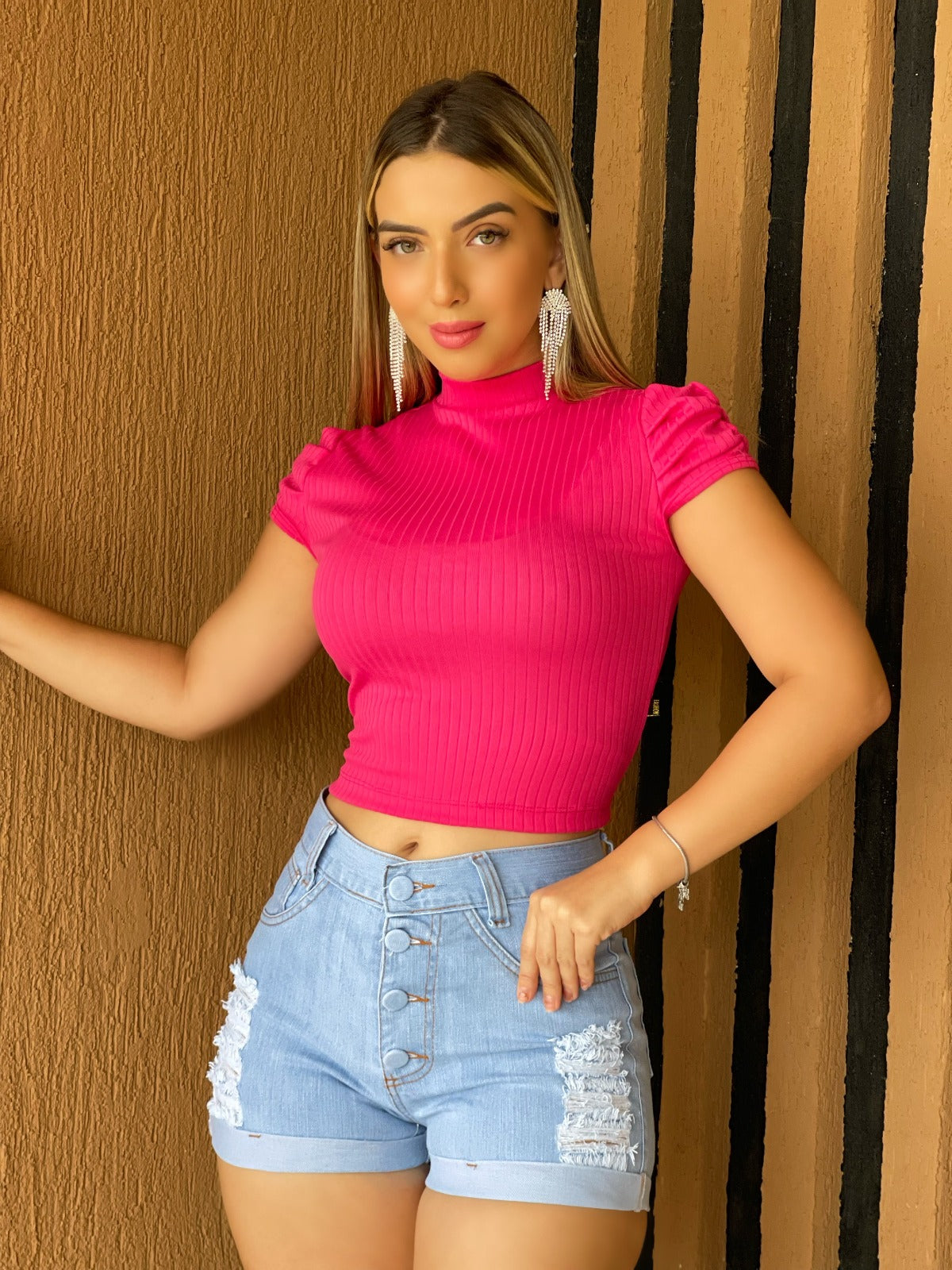 Blusas com Gola Assimétrica Elegância