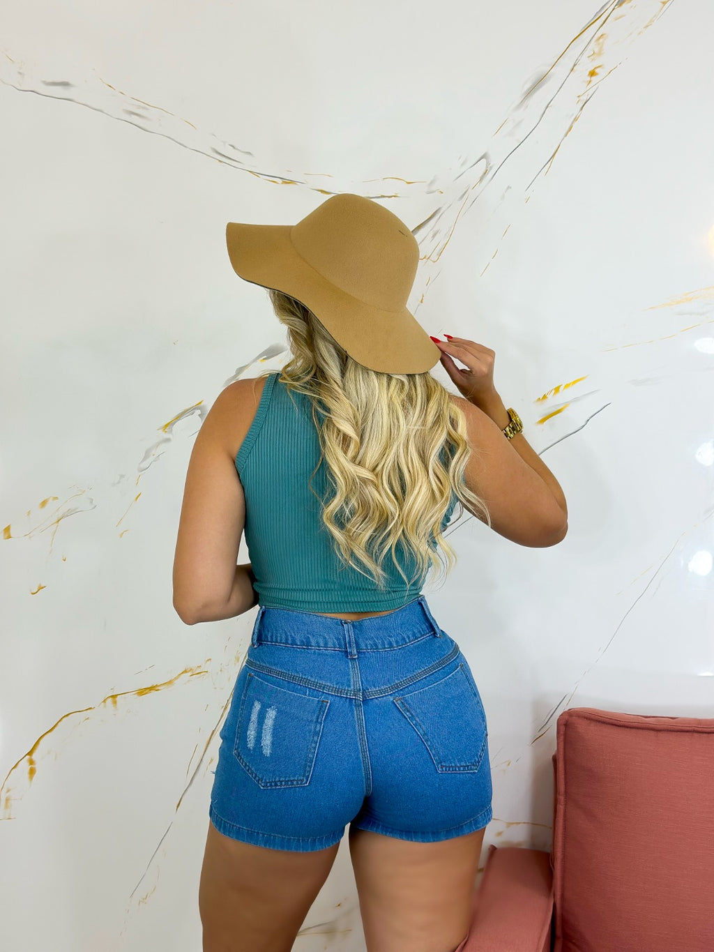 Blusa Casual com Gola Assimétrica
